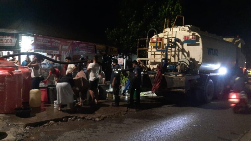 600 KK Alami Krisis Air Bersih Pascabanjir, PT Semen Padang Salurkan 16 Ribu Liter di Durian Tarung