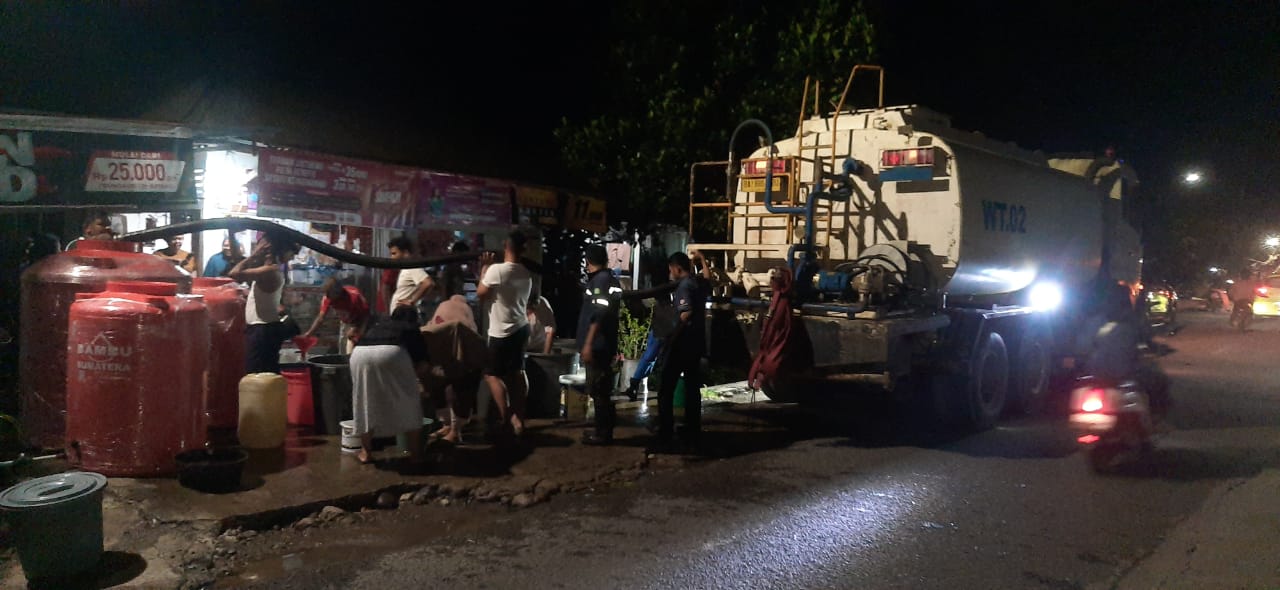 600 KK Alami Krisis Air Bersih Pascabanjir, PT Semen Padang Salurkan 16 Ribu Liter di Durian Tarung