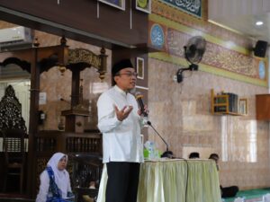 Isra Mi'raj di Masjid Al Qadar Nanggalo, Wawako Padang Ajak Warga Sukseskan Program Smart Surau