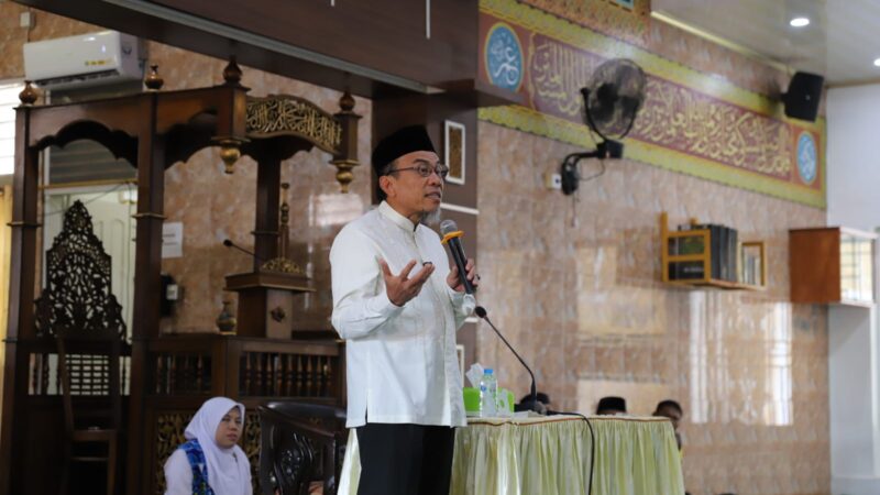 Isra Mi'raj di Masjid Al Qadar Nanggalo, Wawako Padang Ajak Warga Sukseskan Program Smart Surau