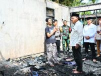 Wawako Padang Serahkan Bantuan untuk Korban Kebakaran di Kelurahan Jati