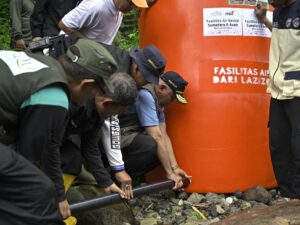 Gubernur Sumbar Tinjau Pemasangan Pipanisasi Air Bersih untuk Warga Terdampak Bencana di Tanah Datar