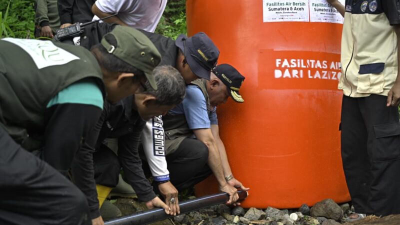 Gubernur Sumbar Tinjau Pemasangan Pipanisasi Air Bersih untuk Warga Terdampak Bencana di Tanah Datar