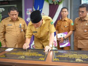 Gubernur Mahyeldi Resmikan BLUD 3 UPTD Peternakan Sumbar