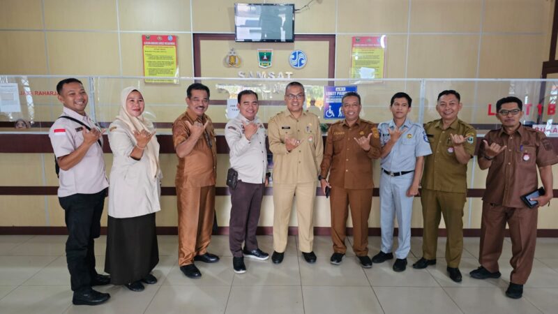 Pastikan Kualitas Layanan Terjaga, Sekda Sumbar Tinjau Samsat Payakumbuh