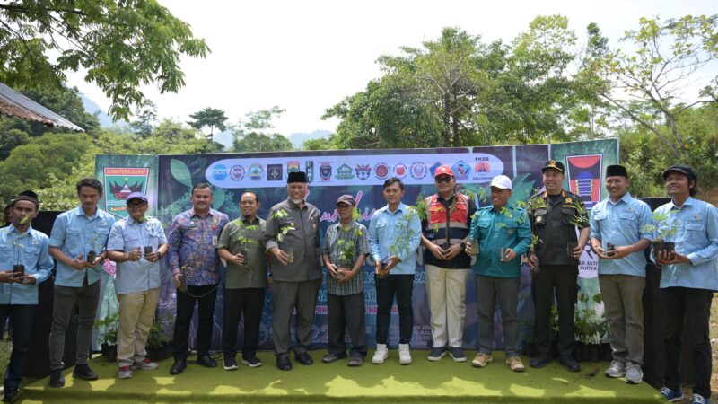 Gerakan Satu Juta Pohon, Semen Padang Sediakan 10 Ribu Bibit Kaliandra