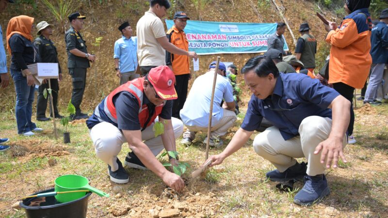 PT Semen Padang Serahkan 10 Ribu Bibit Kaliandra Dukung Gerakan Sejuta Pohon