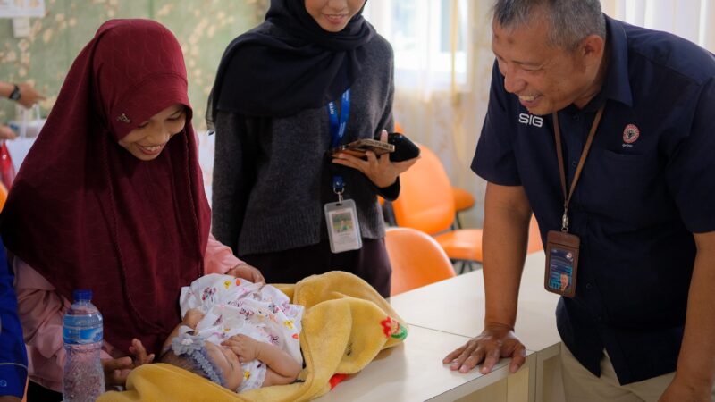 9 KK Terima Bantuan dari Semen Padang untuk Penanganan Stunting Berkelanjutan