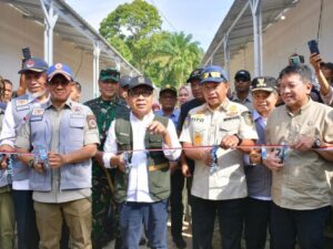 Menko PMK Resmikan Pemakaian Huntara untuk Korban Bencana di Palembayan