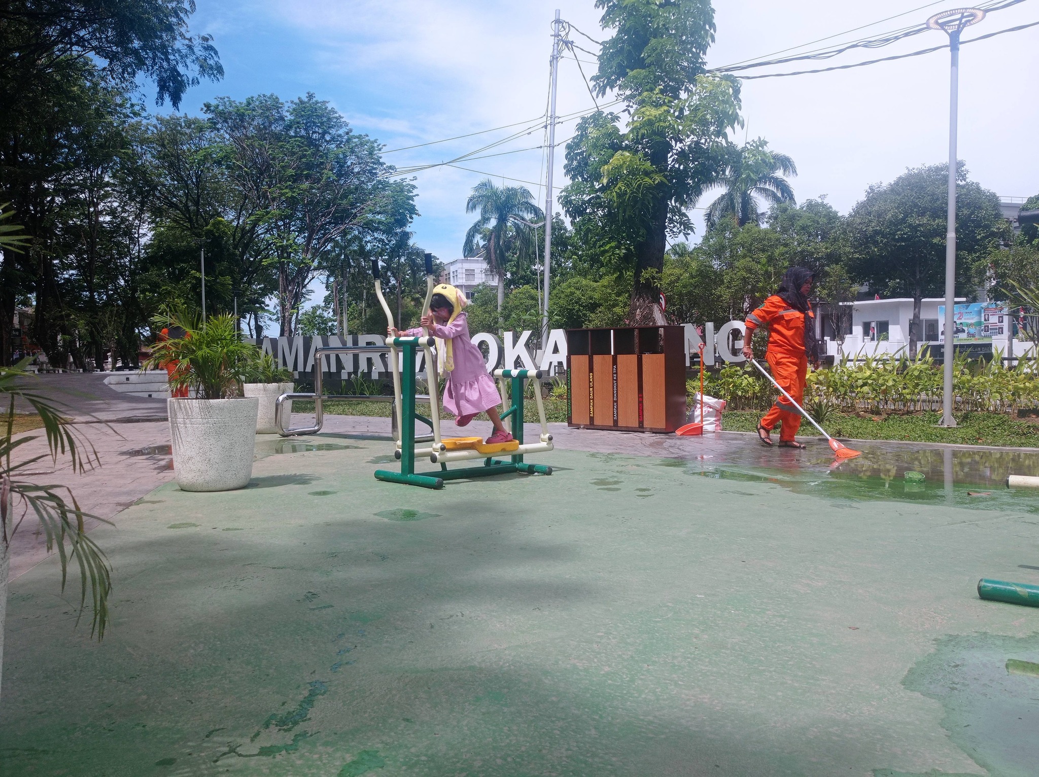 Petugas Kebersihan Disiagakan di Taman Rimbo Kaluang dan Aliran Kenangan, Parkir Gratis