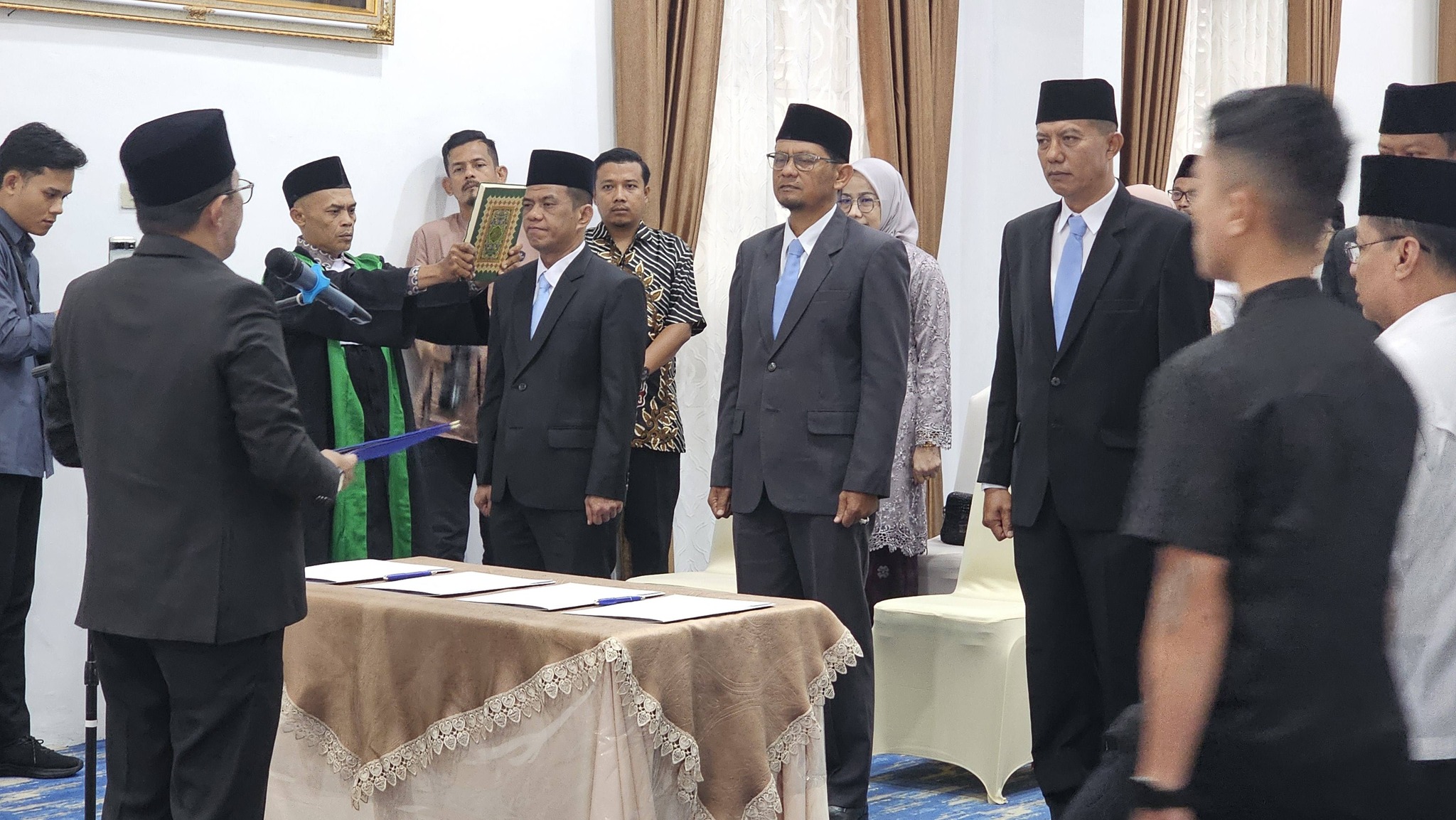 Dukung Percepatan Pembangunan Pascabencana, Bupati Tanah Datar Lantik 4 Pejabat Eselon II