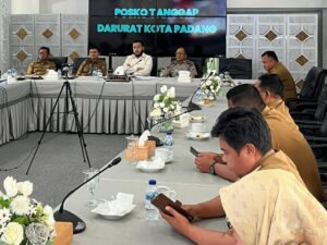 Wali Kota Padang, Fadly Amran mengatakan bahwa total kerugian akibat bencana akhir November lalu mencapai Rp2,97 triliun. Kerusakan tersebut