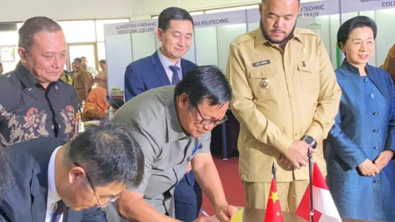 Pemerintah Kota (Pemko) Padang bakal mengirim sejumlah siswa berprestasi ke Tiongkok (Cina) untuk menimba ilmu.