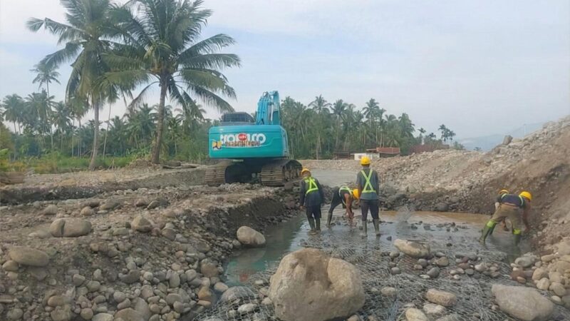 Kementerian Pekerjaan Umum PU bersama Adhi Karya bergerak cepat melakukan penanganan sungai sebagai upaya pemulihan infrastruktur pasca