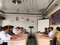 Suasana pelatihan penyusunan peraturan nagari kepada masyarakat dan perangkat nagari di Nagari Batu Bajanjang, Kecamatan Lembang Jaya, Kabupaten Solok. (Foto: Dok. Dep HTN Unand)