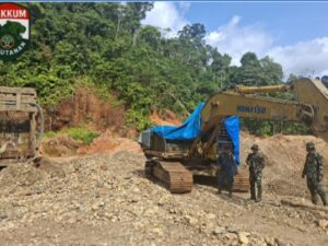 Gakkum Kehutanan Wilayah Sumatra bersama Tim Satgas Halilintar PKH melakukan operasi penertiban penambangan emas tanpa izin (PETI)