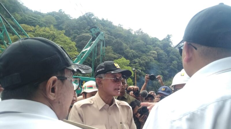 Menteri Pekerjaan Umum (PU), Dody Hanggodo, memastikan arus lalu lintas di jalan provinsi kawasan Lembah Anai, Kabupaten Tanah Datar,