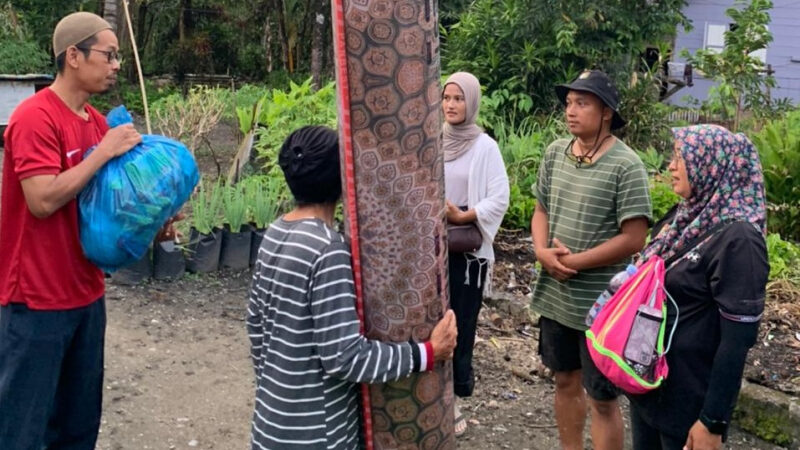 Tim Peduli Bencana FIK UNP Salurkan Bantuan untuk Korban Galodo di Maninjau