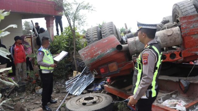 Daftar 5 Korban Meninggal Kecelakaan Beruntun Truk Trailer di Sumbar
