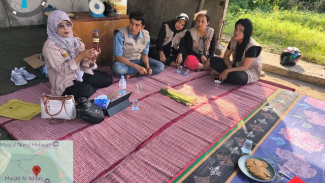 Ubah Sampah Dapur Jadi Solusi, KKN Unand Kenalkan Ecoenzyme di Nagari Parambahan