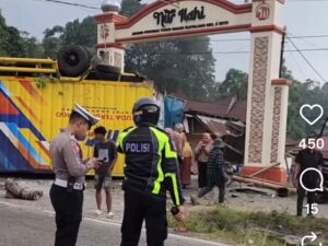 Kecelakaan Beruntun di Ruas Jalan Padang Panjang - Bukittinggi, Sementara 5 Orang Meninggal Dunia