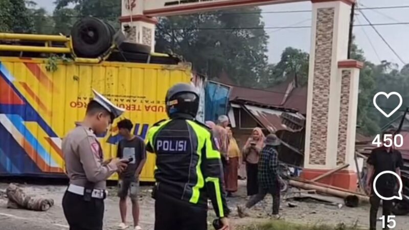 Kecelakaan Beruntun di Ruas Jalan Padang Panjang - Bukittinggi, Sementara 5 Orang Meninggal Dunia