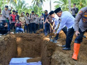 6 Korban Galodo Tanpa Identitas Dimakamkan di TPU Sungai Jariang