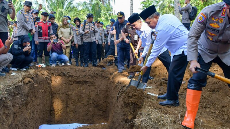 6 Korban Galodo Tanpa Identitas Dimakamkan di TPU Sungai Jariang