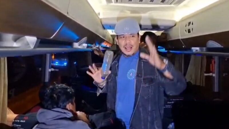 Aksi Kocak Polisi di Padang Nyamar Jadi Pengamen di Bus Tangkap DPO Tawuran