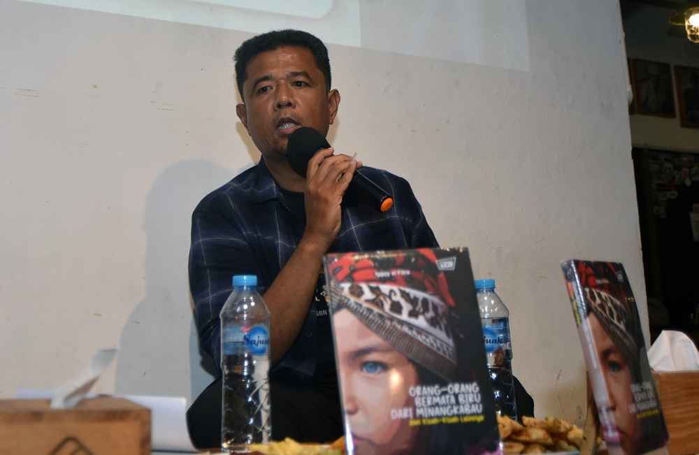 Pewarta Foto ANTARA Luncurkan Buku Orang-orang Bermata Biru dari Minangkabau