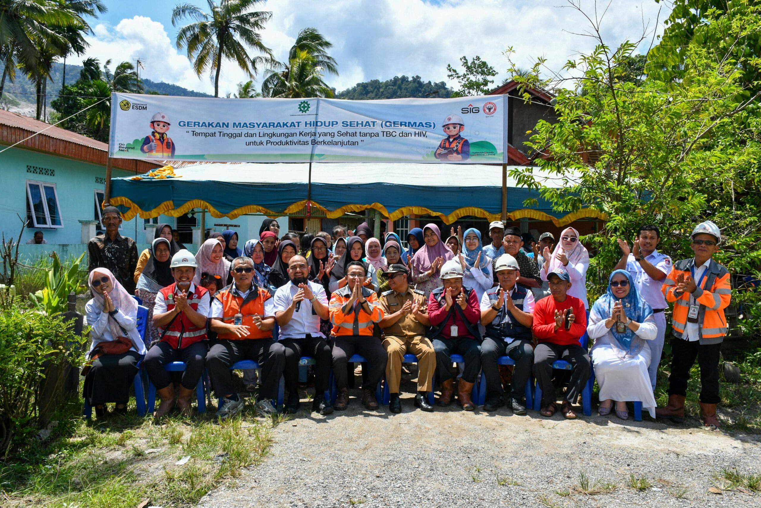 100 Warga Sikayan Mansek Ikuti Kegiatan Germas PT Semen Padang