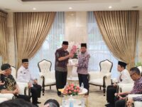 Gubernur Mahyeldi Serahkan Rekomendasi Seminar Wakaf Internasional kepada Menteri Agama