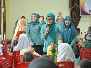 TP PKK Pusat Salurkan 500 Paket Bantuan untuk Korban Bencana di Agam