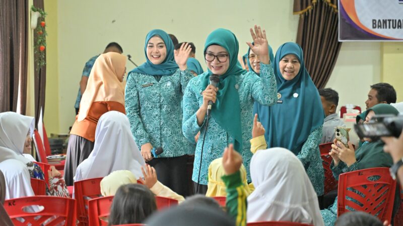 TP PKK Pusat Salurkan 500 Paket Bantuan untuk Korban Bencana di Agam