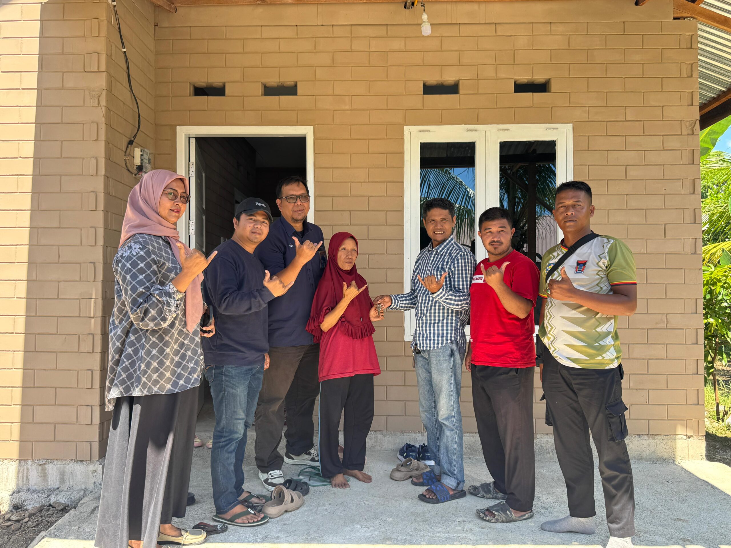 Dibangun dengan Sepablock PT Semen Padang: Warga Koto Lalang Terima Rumah Layak Huni