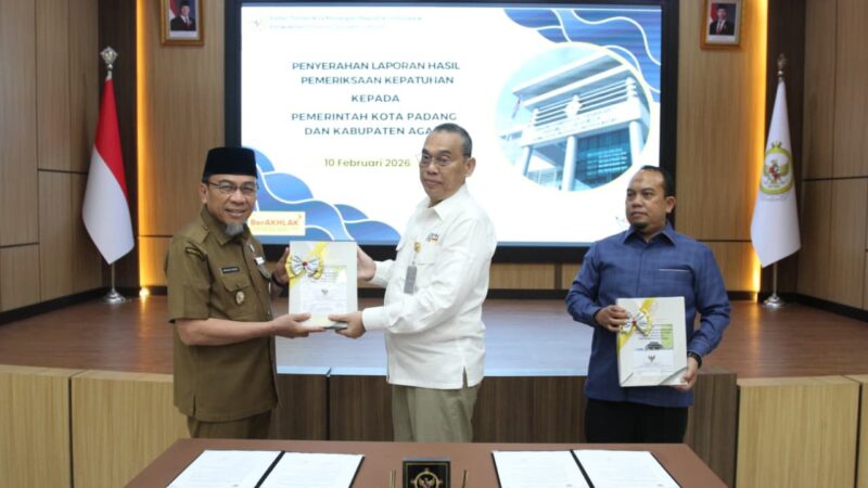 BPK Serahkan LHP Pemeriksaan Kepatuhan Anggaran Pemko Padang 2025