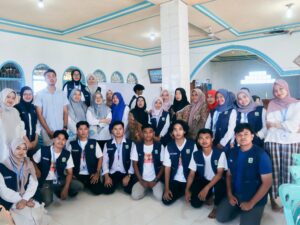 Mahasiswa KKN UNAND Ikuti Posyandu ILP dan Layani Pengobatan Gratis Warga Kampung Duri