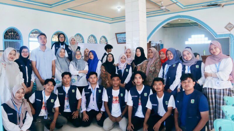 Mahasiswa KKN UNAND Ikuti Posyandu ILP dan Layani Pengobatan Gratis Warga Kampung Duri