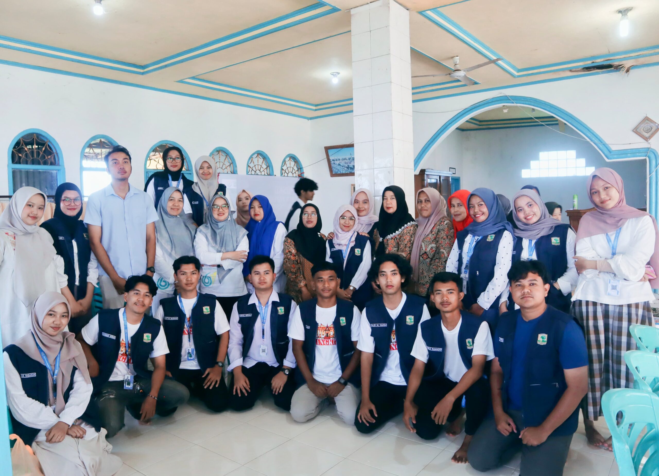 Mahasiswa KKN UNAND Ikuti Posyandu ILP dan Layani Pengobatan Gratis Warga Kampung Duri