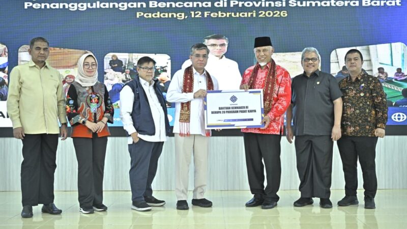 Fokus Pulihkan Lapangan Kerja, Menaker Salurkan Rp30,3 Miliar untuk Korban Bencana Sumbar