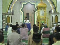 Awali Kunjungan ke Pasbar, Gubernur Mahyeldi Isi Tausiah Subuh