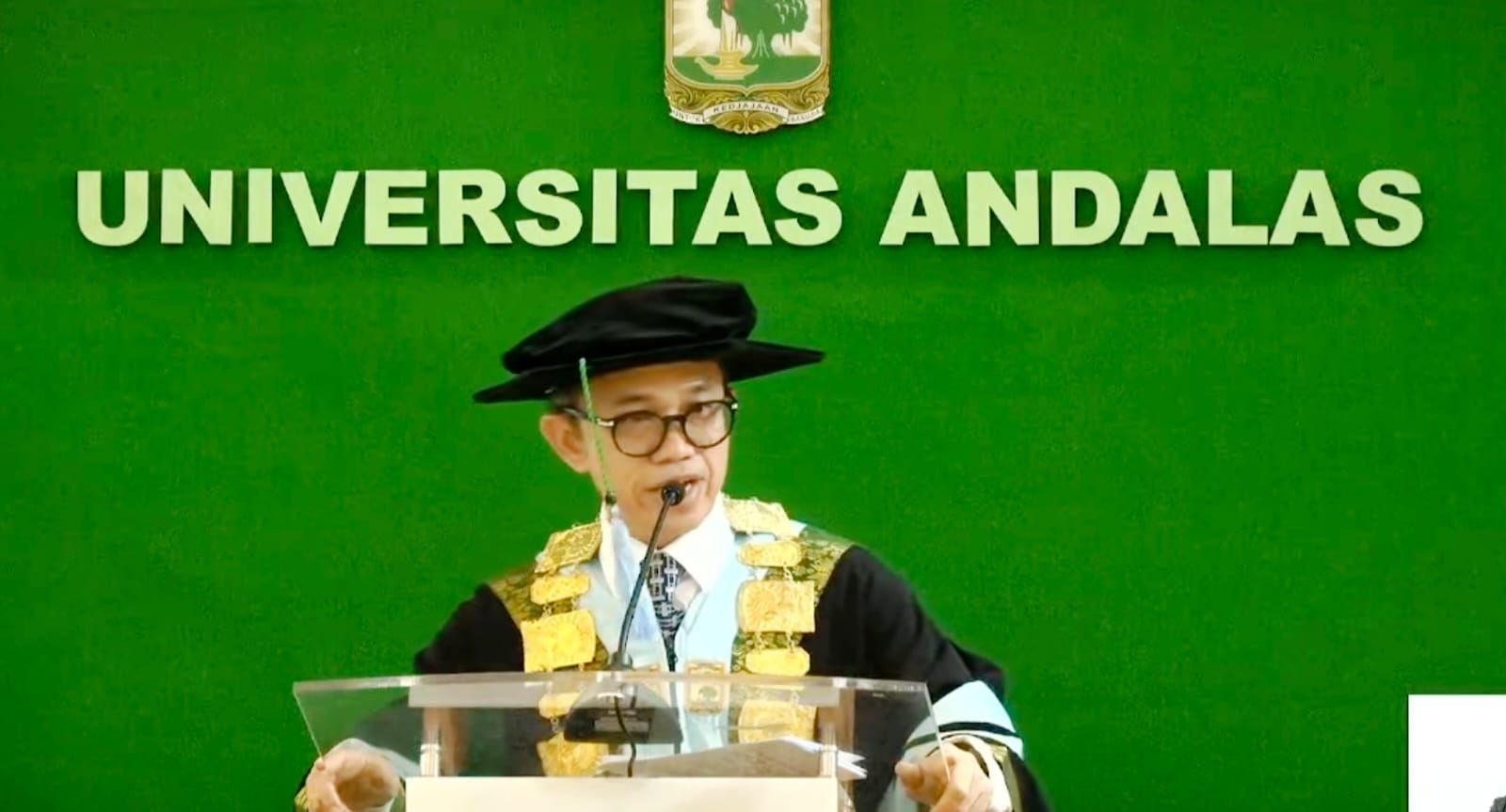 Wisuda I/2026, Rektor UNAND: Dunia Sedang Tidak Baik-baik Saja, Lulusan Harus Jadi Navigator Perubahan