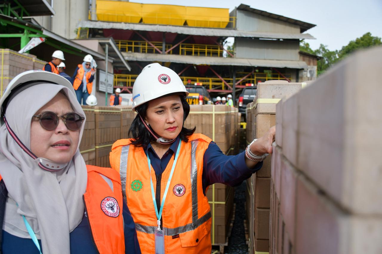 Semen Indonesia Lepas Pengiriman Perdana Sepablock untuk Pembangunan Huntap Sumatera