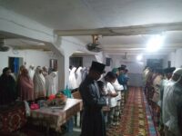 Khusyuk Jemaah Tarekat Naqsyabandiyah di Padang Tarawih Perdana Malam Ini