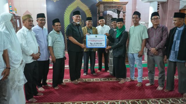 Gubernur Mahyeldi Buka Bersama Warga Terdampak Bencana di Paninggahan Solok