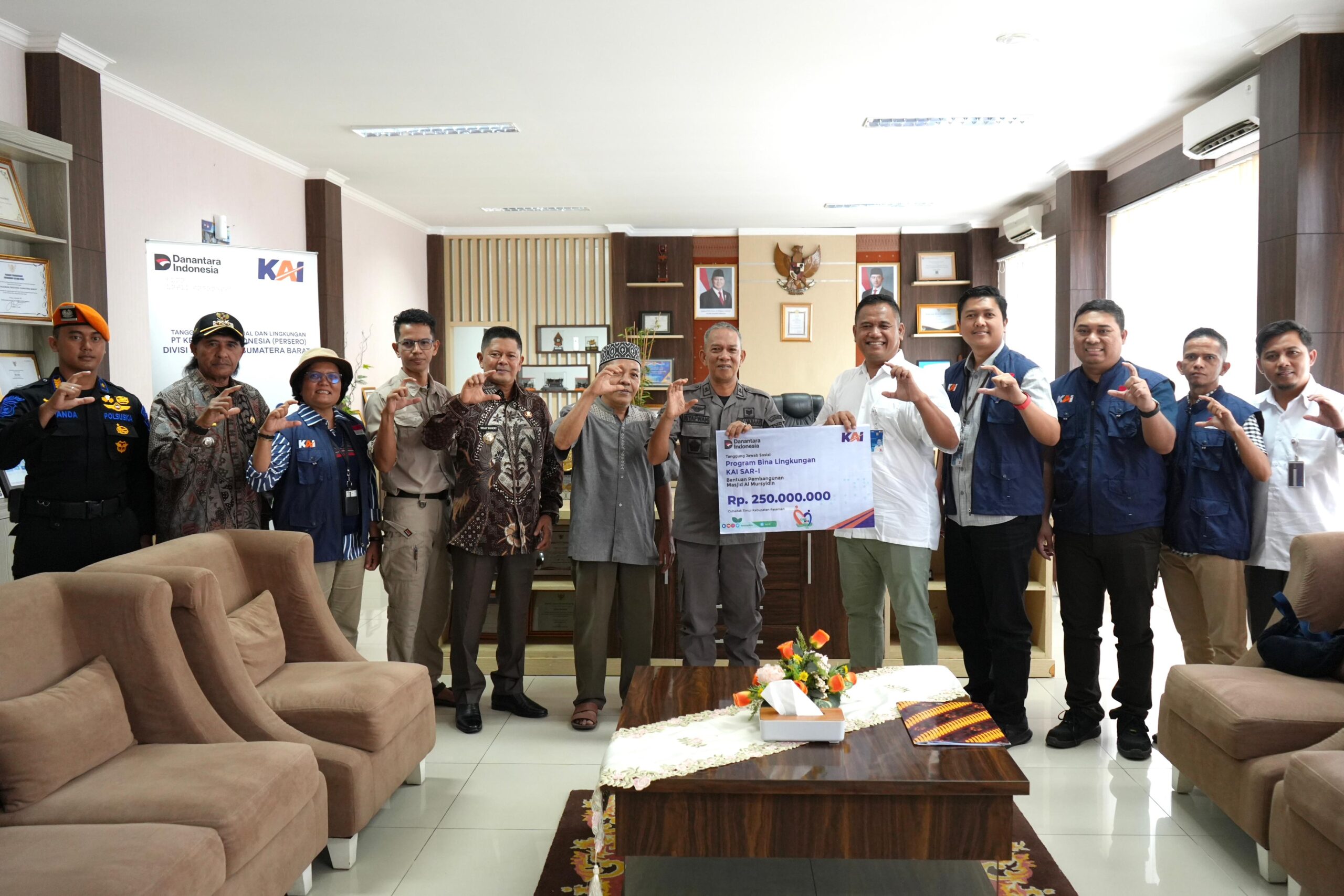 KAI Sumbar Salurkan Bantuan Rp250 Juta untuk Pembangunan Masjid Al Mursydin Pasaman