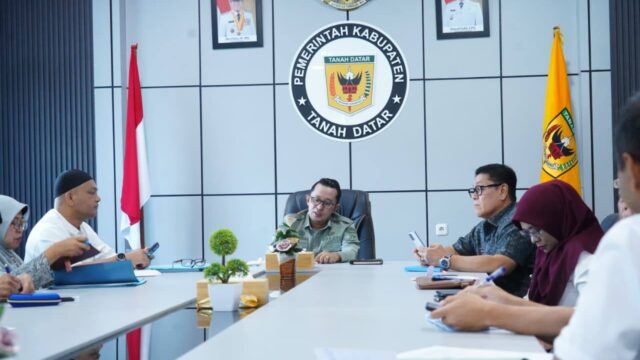 Bupati Tanah Datar Eka Putra mengatakan bahwa pelaksanaan pembangunan hunian sementara (huntara) untuk korban bencana alam hidrometeorologi