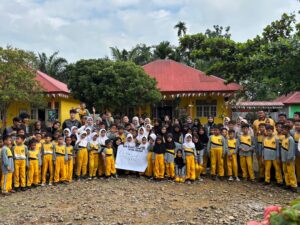 Potret Program Sitiung Mengajar yang digagas mahasiswa Kuliah Kerja Nyata (KKN) Universitas Andalas (Unand) Reguler 1 di Dharmasraya. (FOTO: Istimewa)