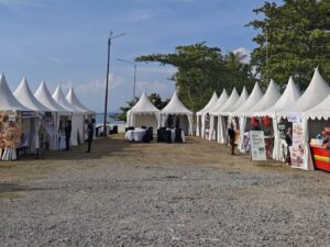 Komite Daerah Ekonomi dan Keuangan Syariah (KDEKS) Kota Padangresmi meluncurkan Ramadan Halal Fest 2026 di pelataran