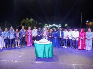 Malam puncak peringatan Hari Ulang Tahun (HUT) ke-22 Kabupaten Dharmasraya berlangsung meriah sekaligus khidmat dengan balutan nuansa